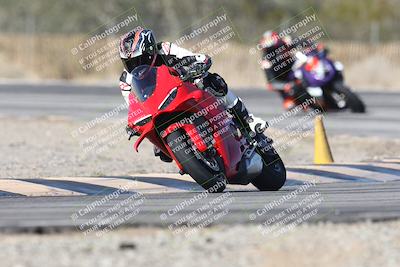 media/Dec-01-2025-Moto Forza (Mon) [[2daa91e15f]]/1-Advanced Group/Session 3 (Turn 3)/